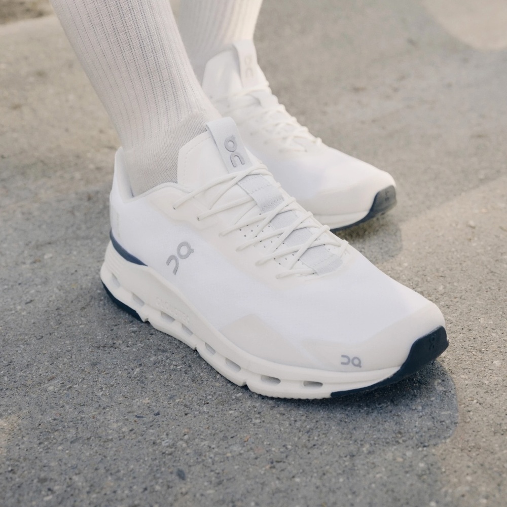 On Running Cloudnova Form size Women’s 8.5